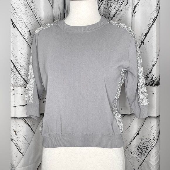 GRACIA Gray Crewneck Sweater Top Mesh & Flower Trim Size M - Picture 1 of 5